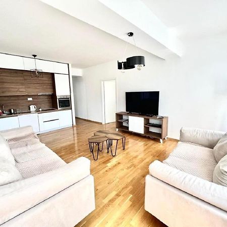 High-End Spacious Apartment Next To City Mall سكوبجي المظهر الخارجي الصورة
