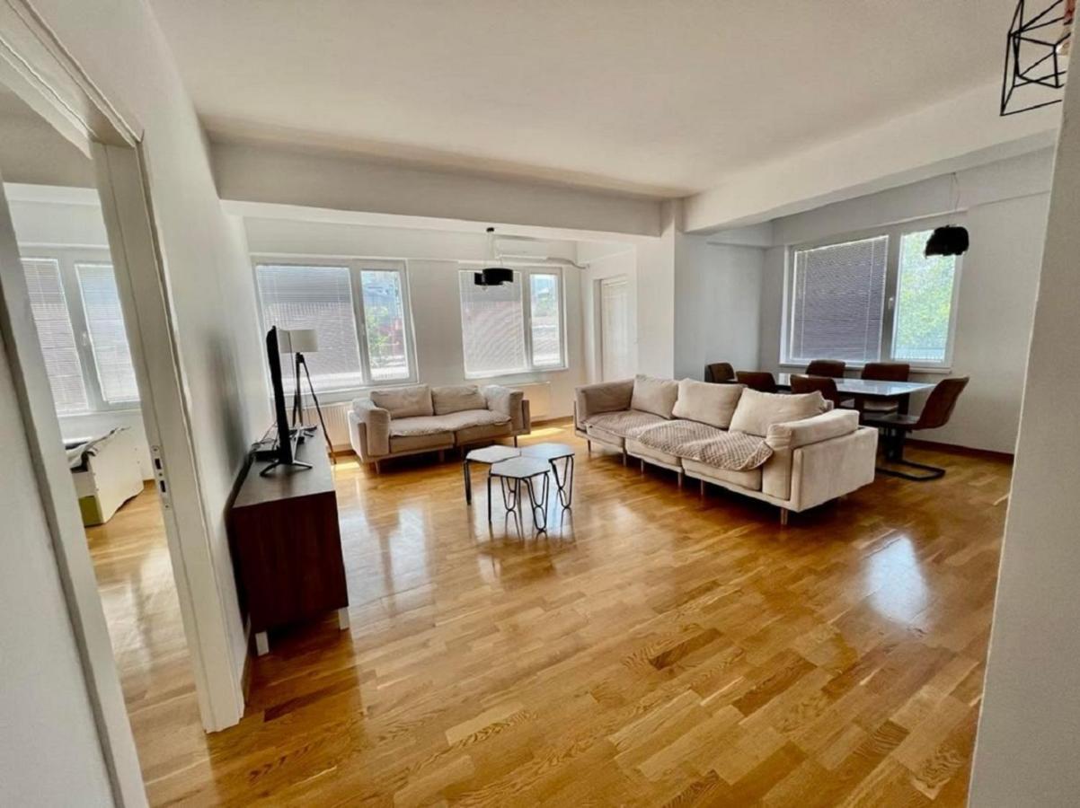 High-End Spacious Apartment Next To City Mall سكوبجي المظهر الخارجي الصورة