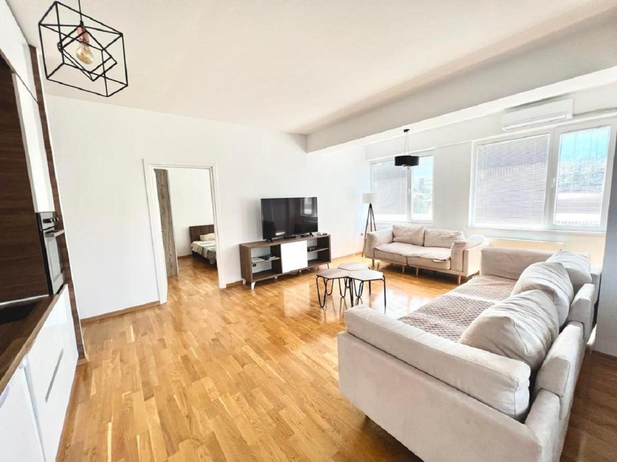 High-End Spacious Apartment Next To City Mall سكوبجي المظهر الخارجي الصورة