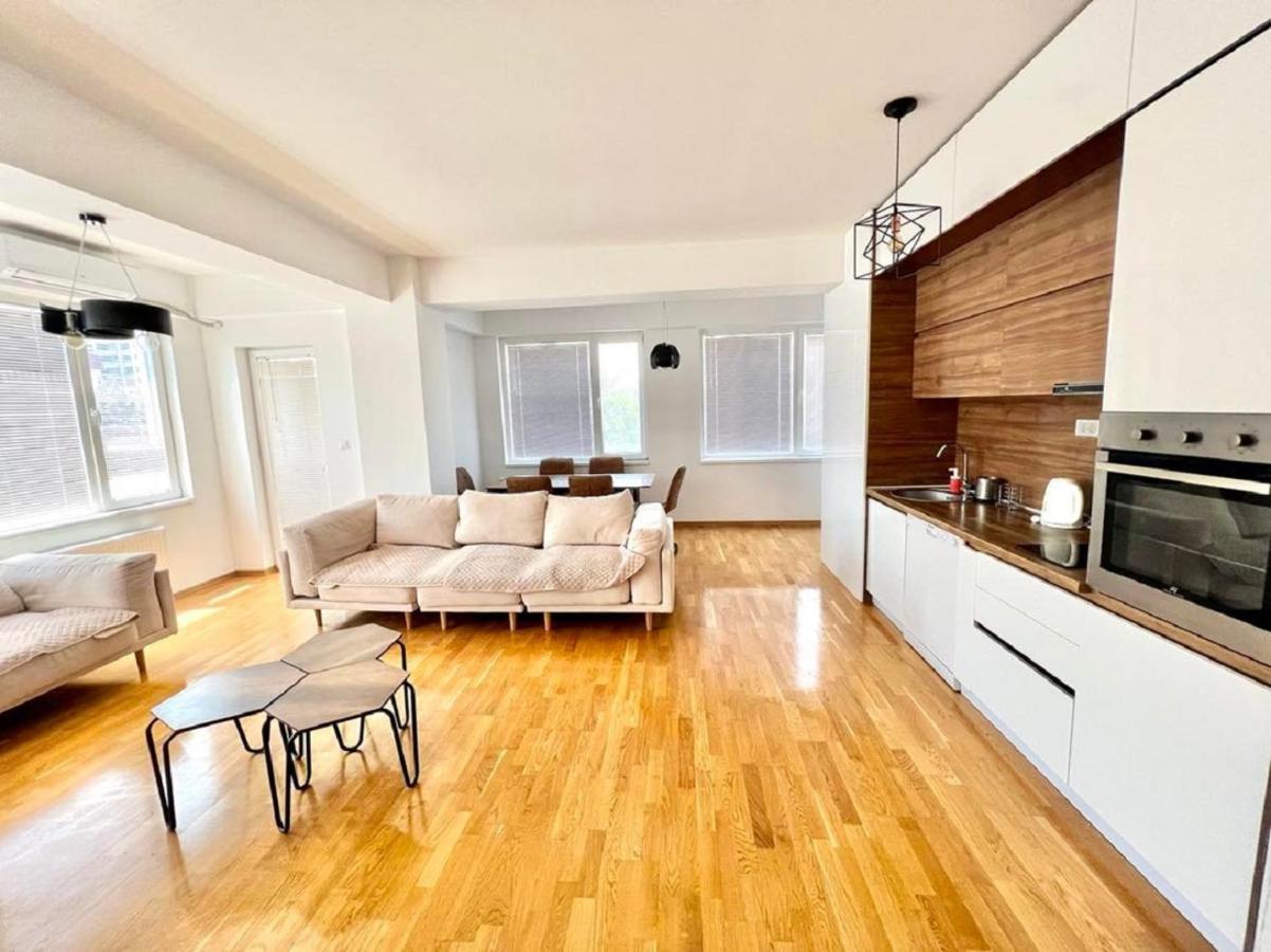 High-End Spacious Apartment Next To City Mall سكوبجي المظهر الخارجي الصورة