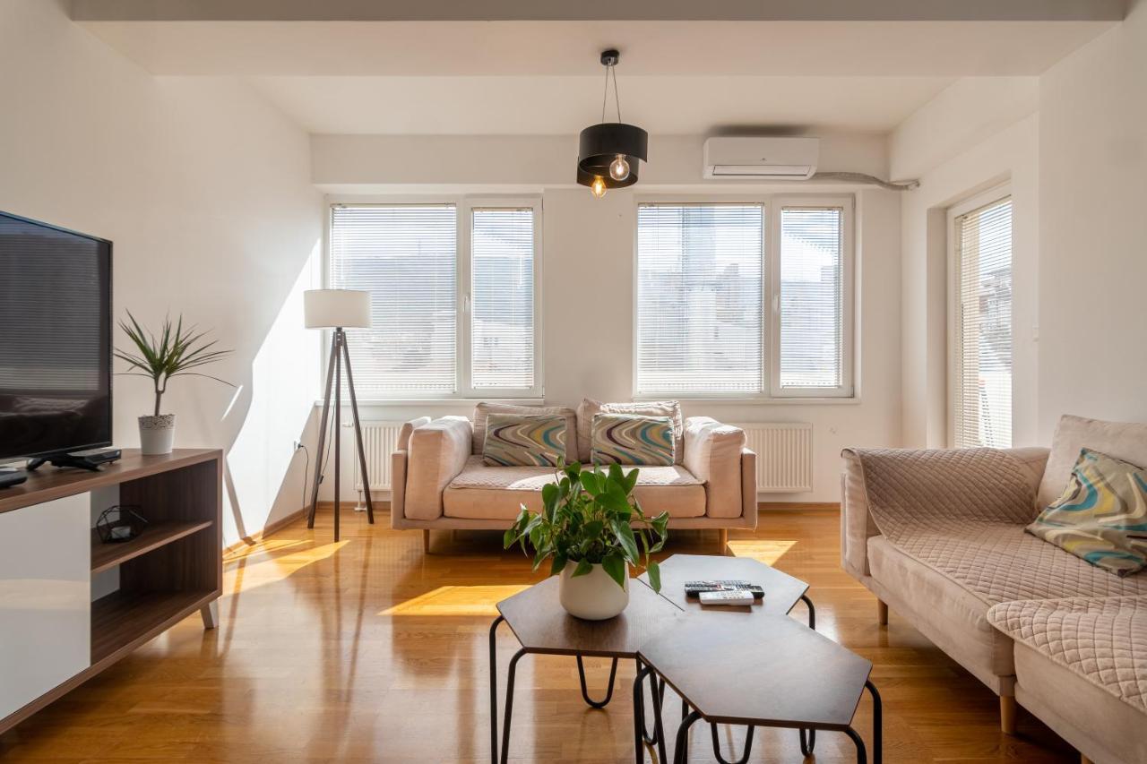 High-End Spacious Apartment Next To City Mall سكوبجي المظهر الخارجي الصورة