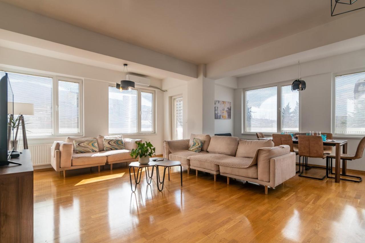 High-End Spacious Apartment Next To City Mall سكوبجي المظهر الخارجي الصورة