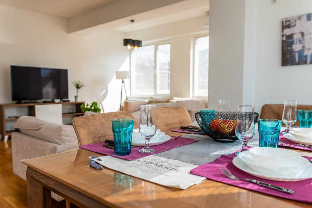High-End Spacious Apartment Next To City Mall سكوبجي المظهر الخارجي الصورة