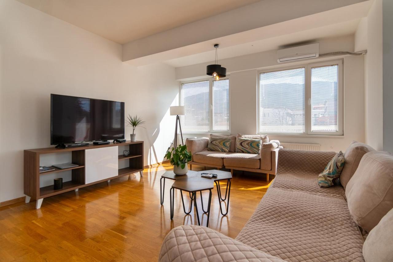 High-End Spacious Apartment Next To City Mall سكوبجي المظهر الخارجي الصورة