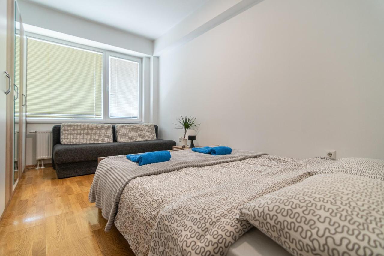 High-End Spacious Apartment Next To City Mall سكوبجي المظهر الخارجي الصورة